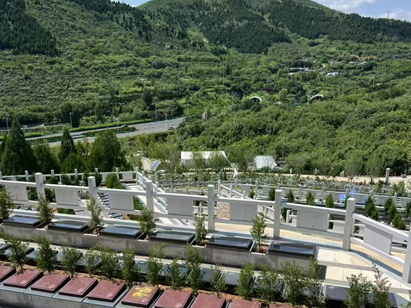 济南官山陵园.jpg